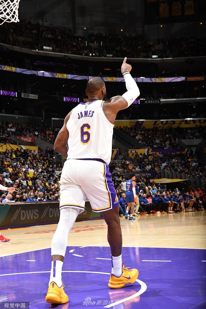 [NBA]活塞106-110湖人 詹姆斯砍33+9