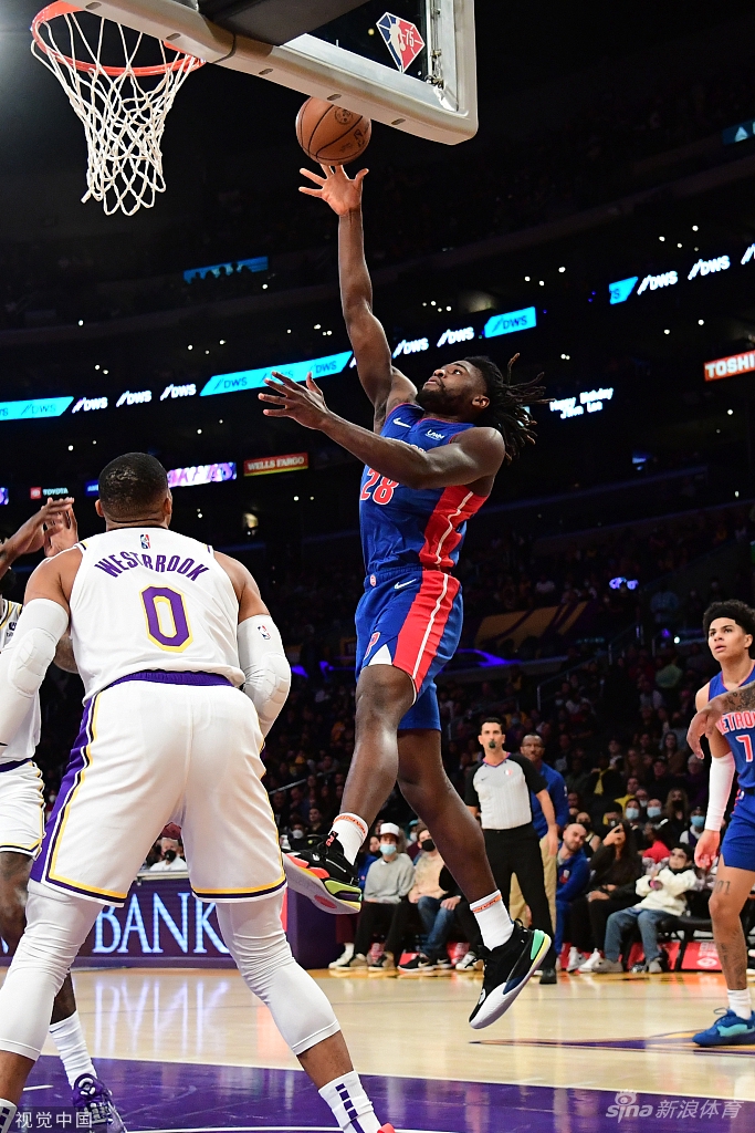 [NBA]活塞106-110湖人 詹姆斯砍33+9