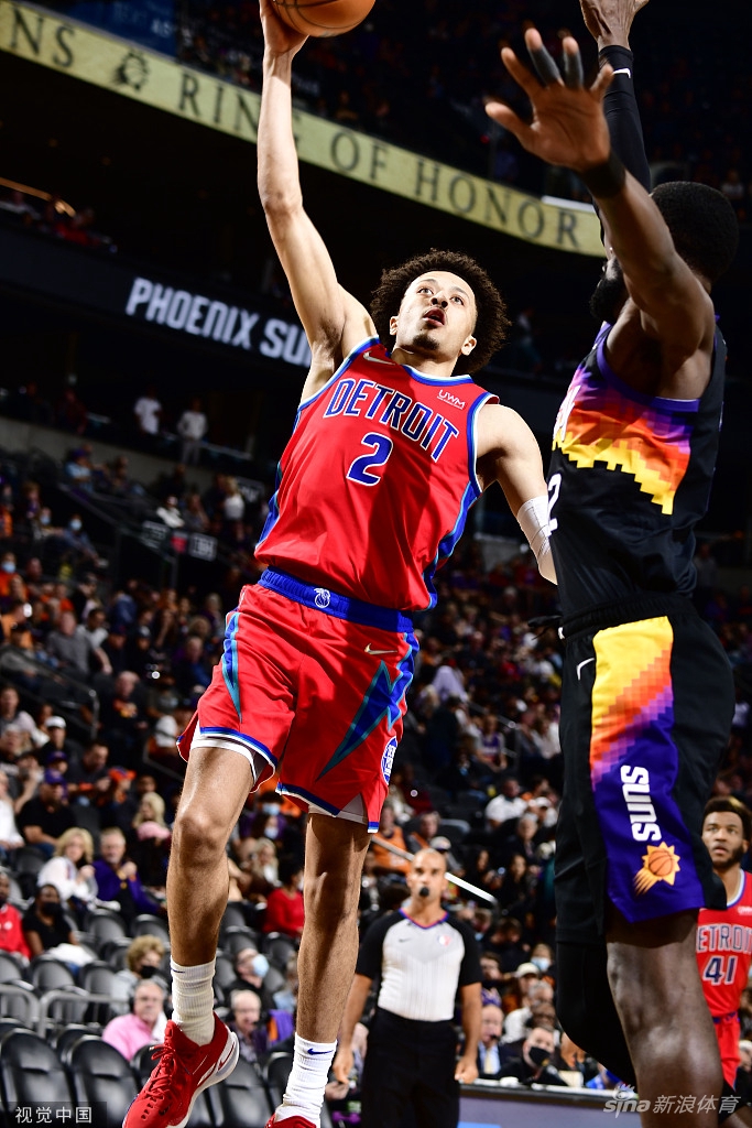 [NBA]18连胜！太阳114-103活塞