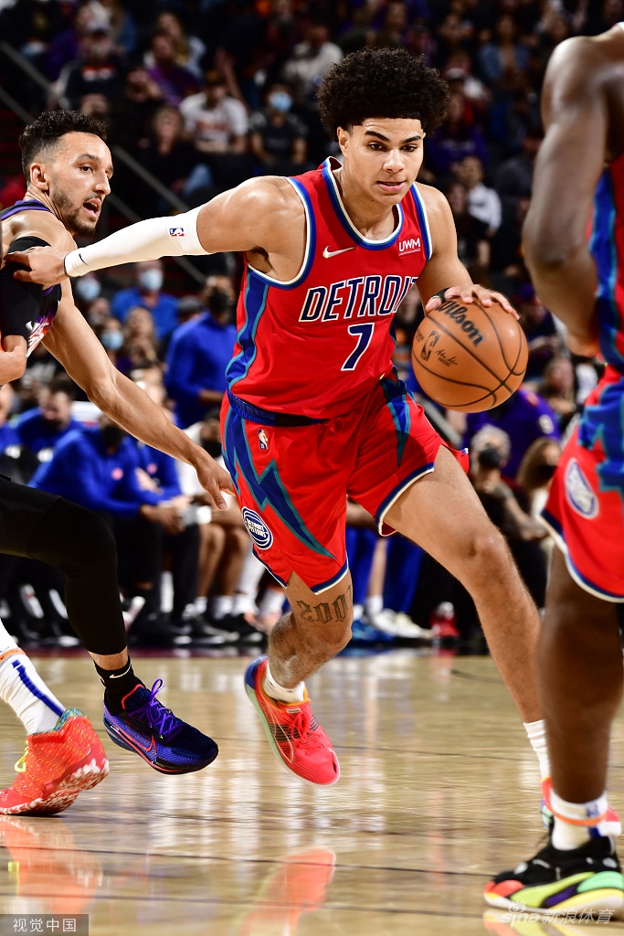 [NBA]18连胜！太阳114-103活塞