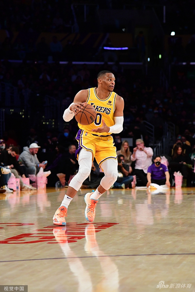 [NBA常规赛]湖人主场迎战 詹皇出战