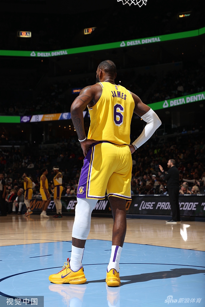 [NBA]湖人95-108灰熊 詹姆斯空砍三双