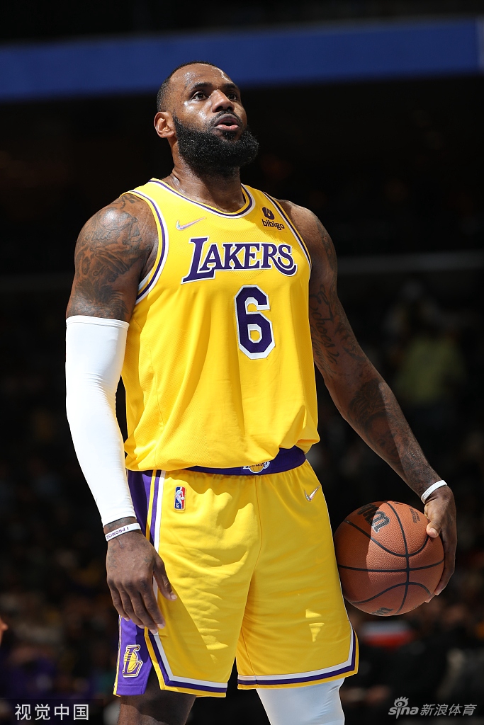 [NBA]湖人95-108灰熊 詹姆斯空砍三双