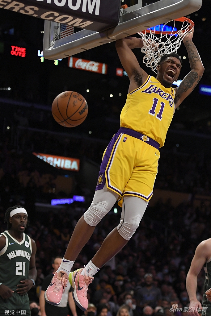 [NBA]雄鹿131-116湖人 字母哥44分力压詹皇