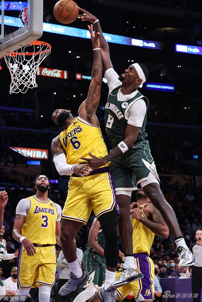 [NBA]雄鹿131-116湖人 字母哥44分力压詹皇