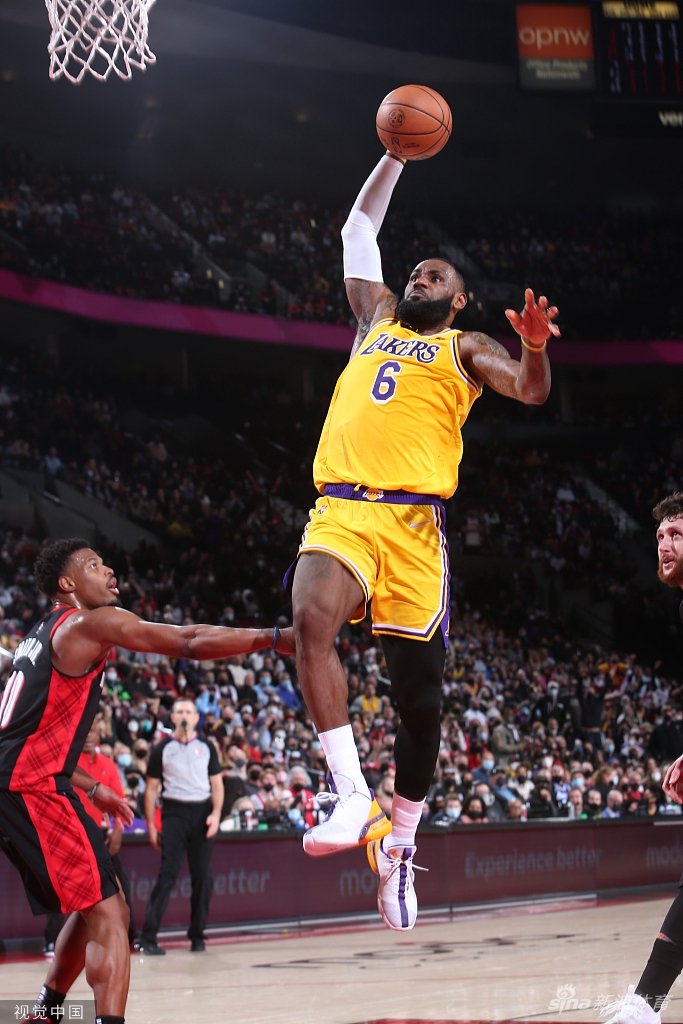 [NBA]湖人105-107开拓者 詹皇空砍30分