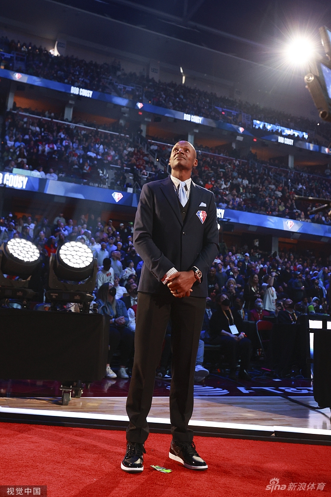 乔丹领衔75大球星亮相全明星赛