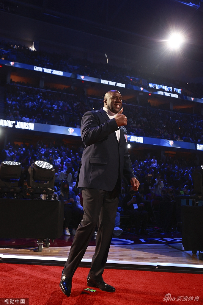 乔丹领衔75大球星亮相全明星赛