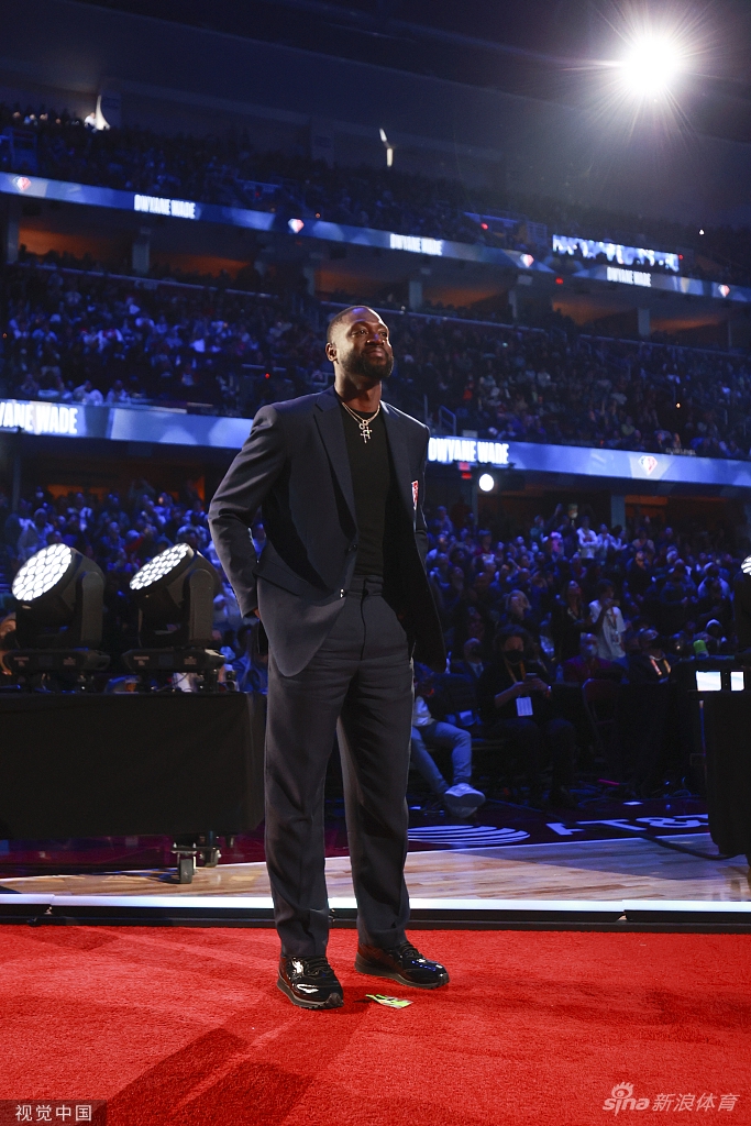 乔丹领衔75大球星亮相全明星赛