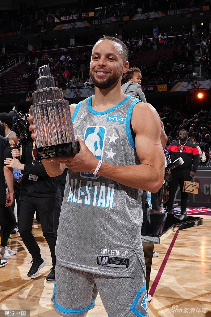 库里收获生涯首座全明星MVP奖杯 16记三分破纪录