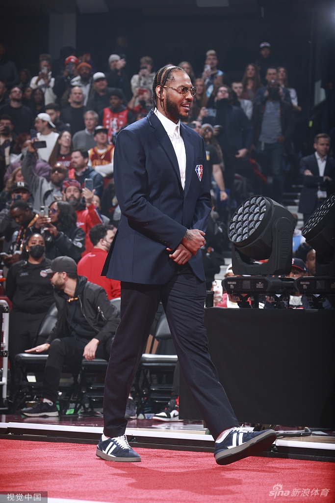 乔丹领衔75大球星亮相全明星赛