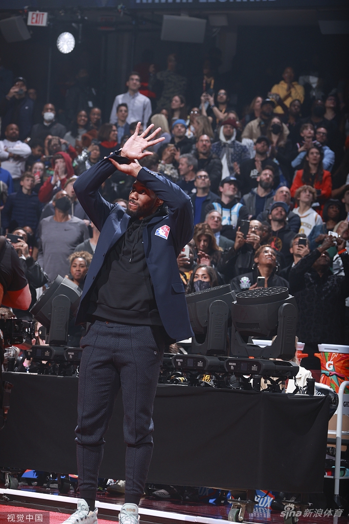 乔丹领衔75大球星亮相全明星赛