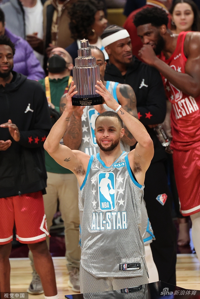 库里收获生涯首座全明星MVP奖杯 16记三分破纪录