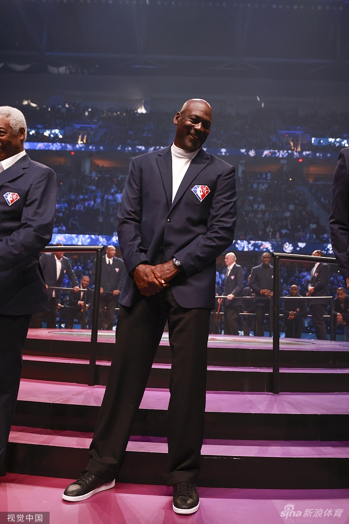 乔丹领衔75大球星亮相全明星赛
