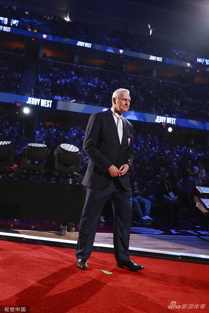 乔丹领衔75大球星亮相全明星赛