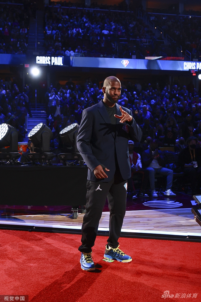 乔丹领衔75大球星亮相全明星赛