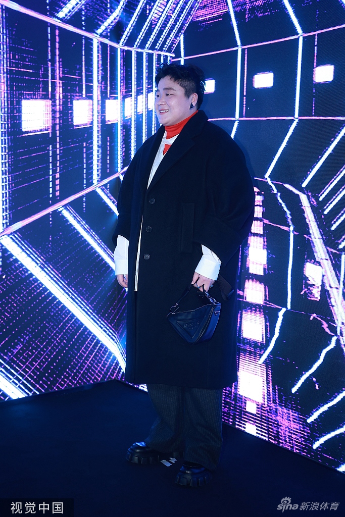 奥运冠军巩立姣出席时尚派对