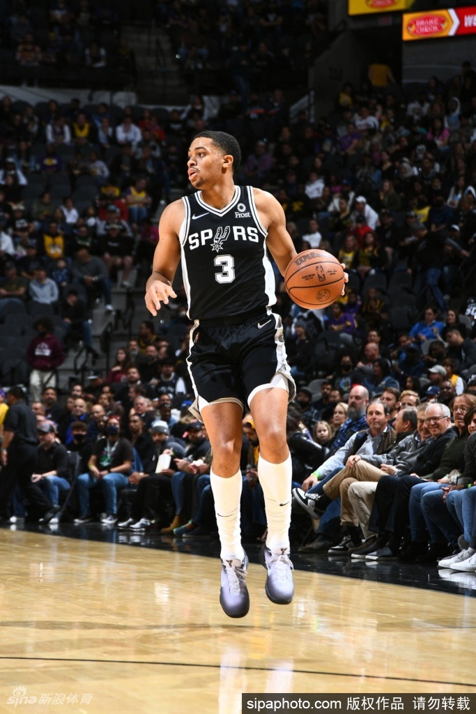 [NBA]湖人110-117马刺 威少空砍17+10