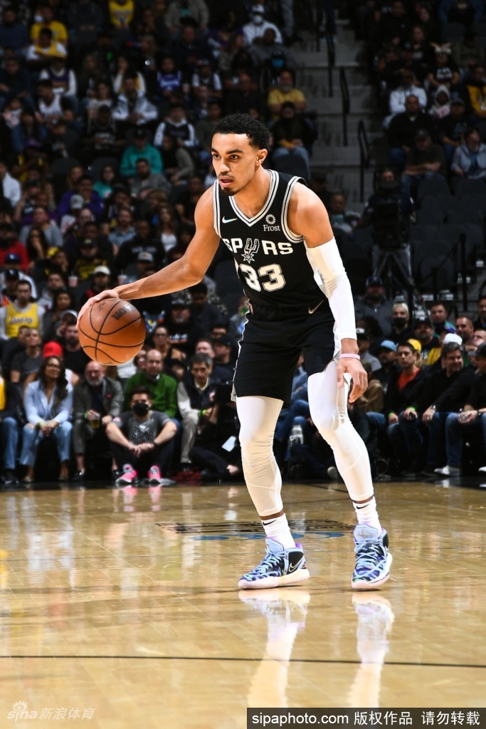 [NBA]湖人110-117马刺 威少空砍17+10