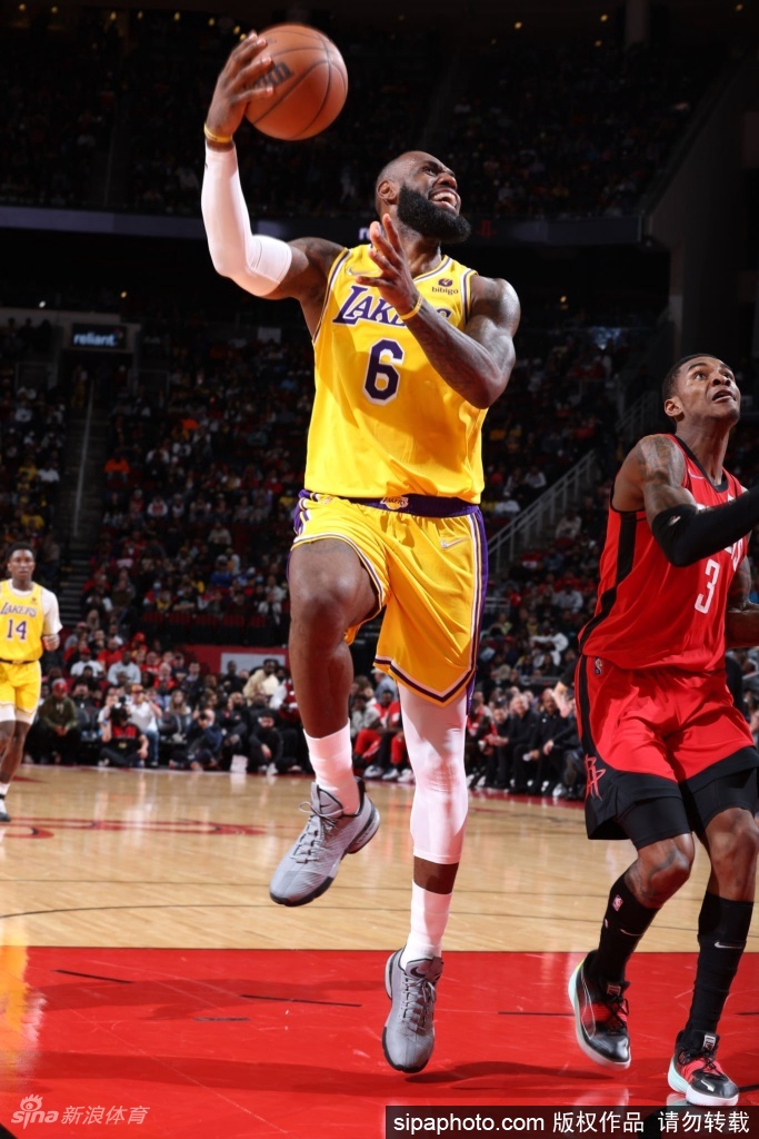 [NBA]湖人130-139火箭 詹姆斯空砍三双