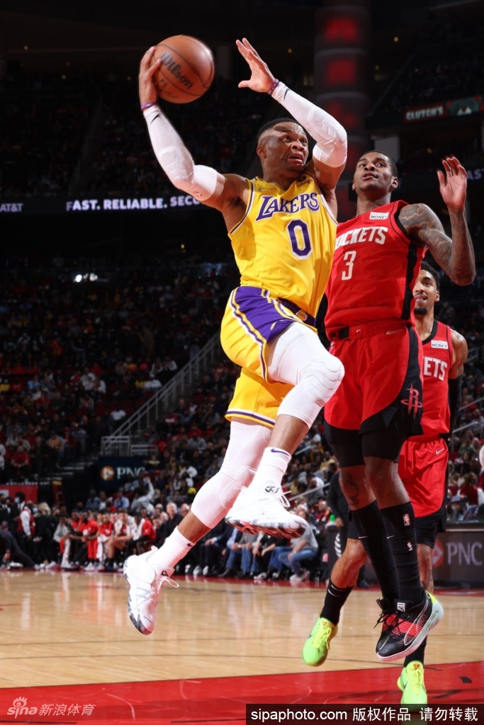 [NBA]湖人130-139火箭 詹姆斯空砍三双