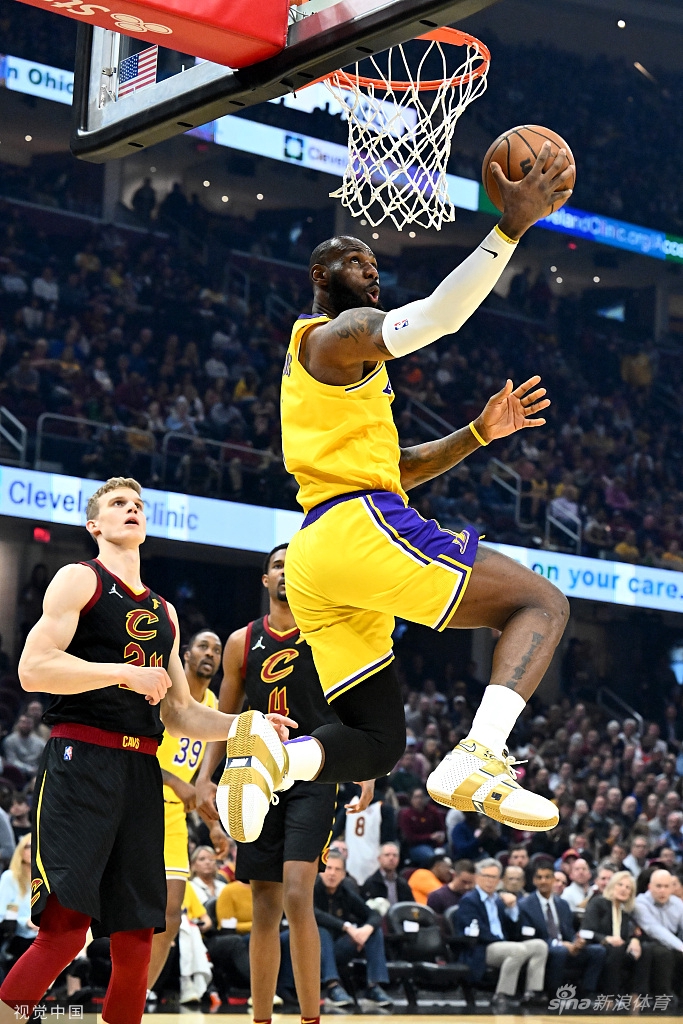 [NBA]湖人131-120骑士 詹姆斯豪取三双