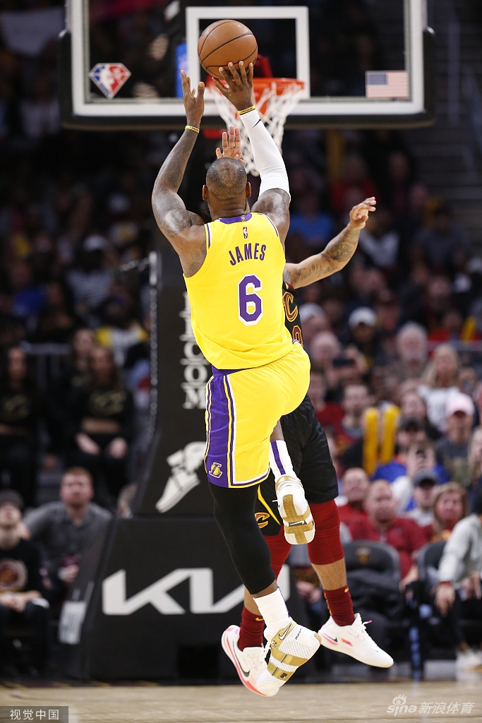 [NBA]湖人131-120骑士 詹姆斯豪取三双