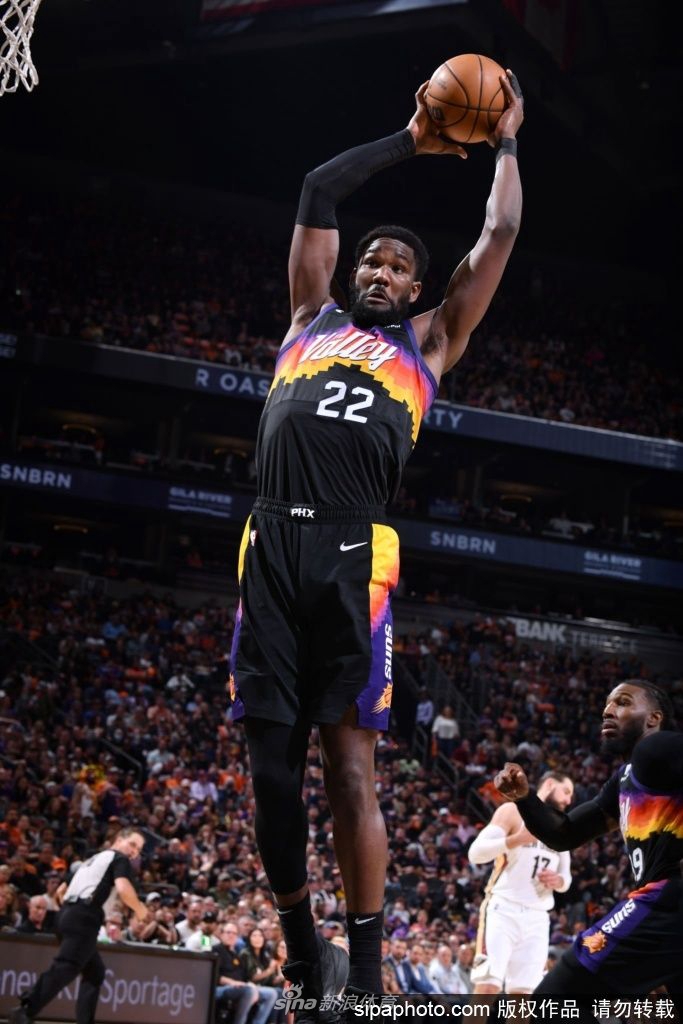 太阳官方宣布续约中锋艾顿