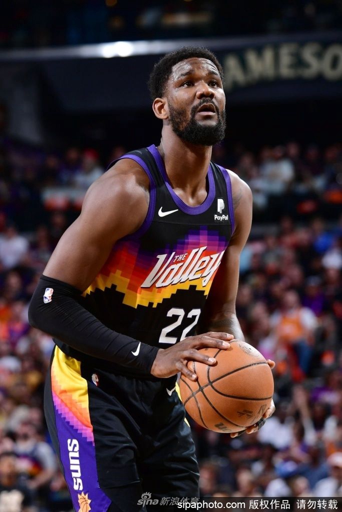 太阳官方宣布续约中锋艾顿