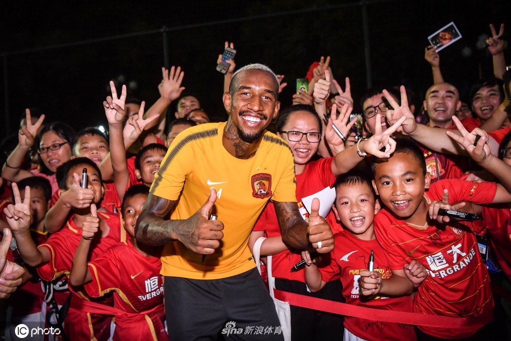 广州队前锋塔利斯卡800万欧元转会利雅得胜利