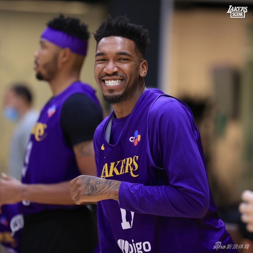 湖人全员训练迎接NBA新赛季到来