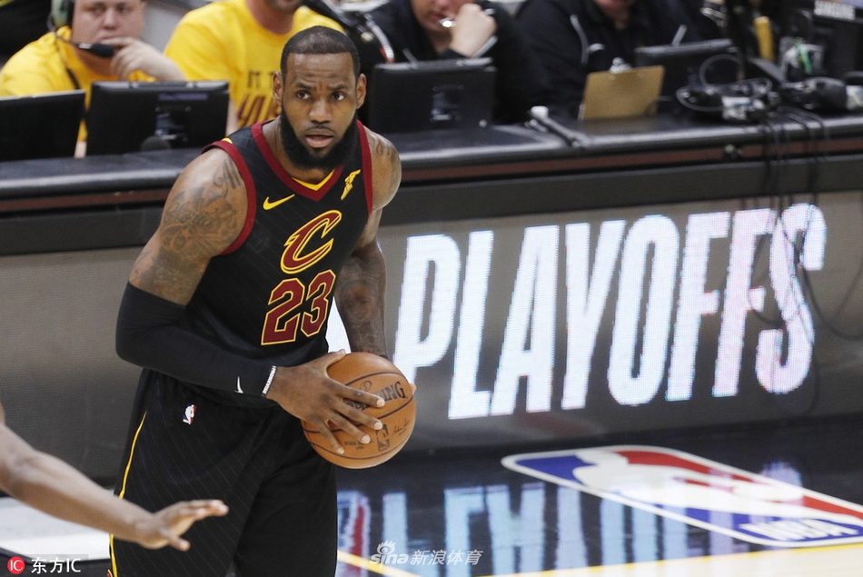 詹姆斯笑傲季后赛