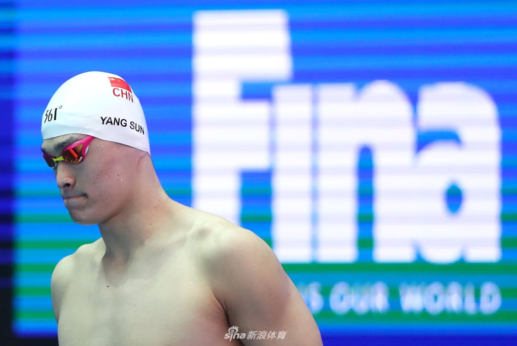 孙杨800自预赛与霍顿擦肩而过 一个晋级一个被淘汰