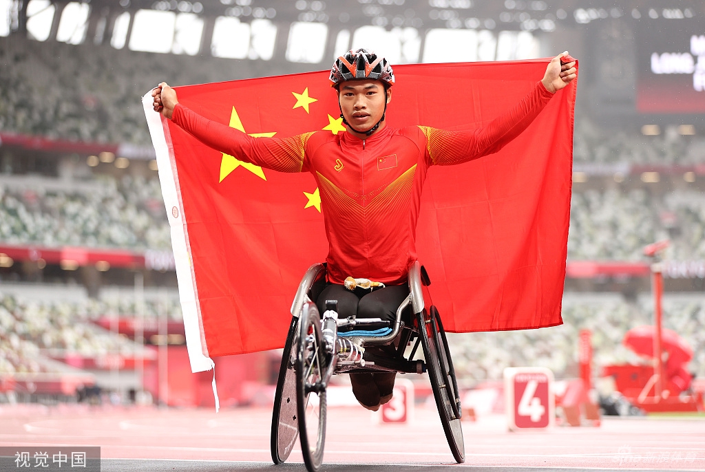 中国红!奥运健儿与五星红旗交相辉映