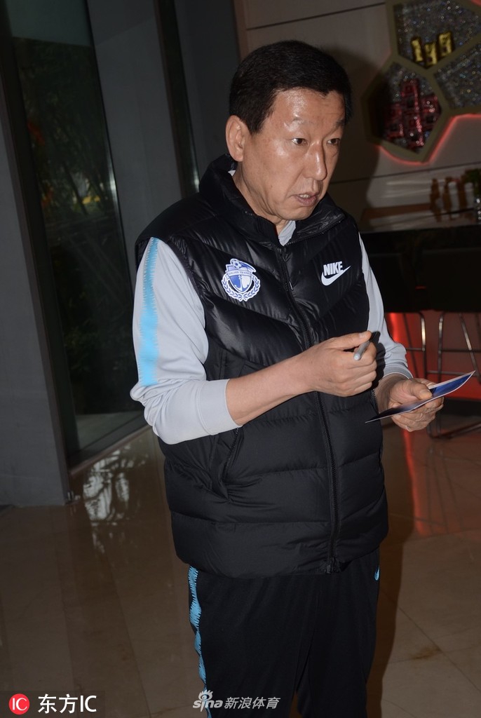 大连新外援哈姆西克亮相人气火爆