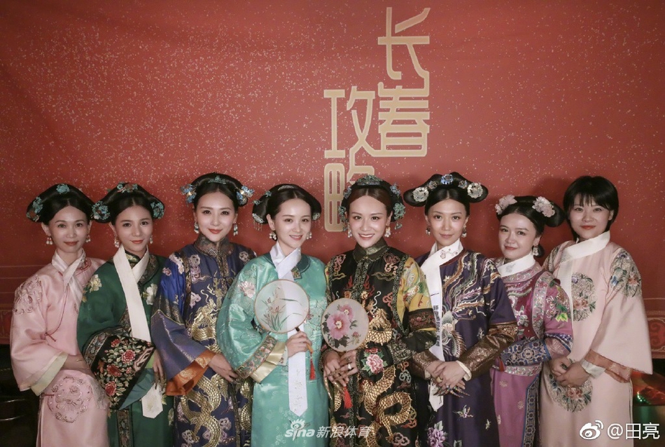 叶一茜生日演绎宫廷风 与田亮接吻甜蜜爆表