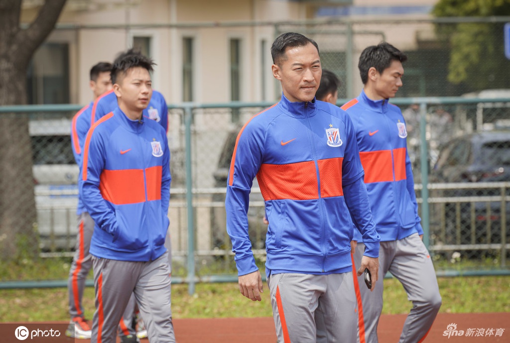 上海申花队拍摄新赛季中超全家福