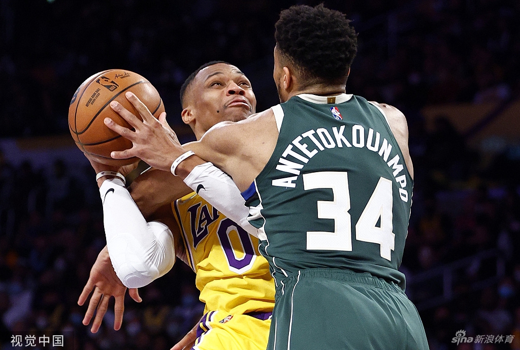 [NBA]雄鹿131-116湖人 字母哥44分力压詹皇