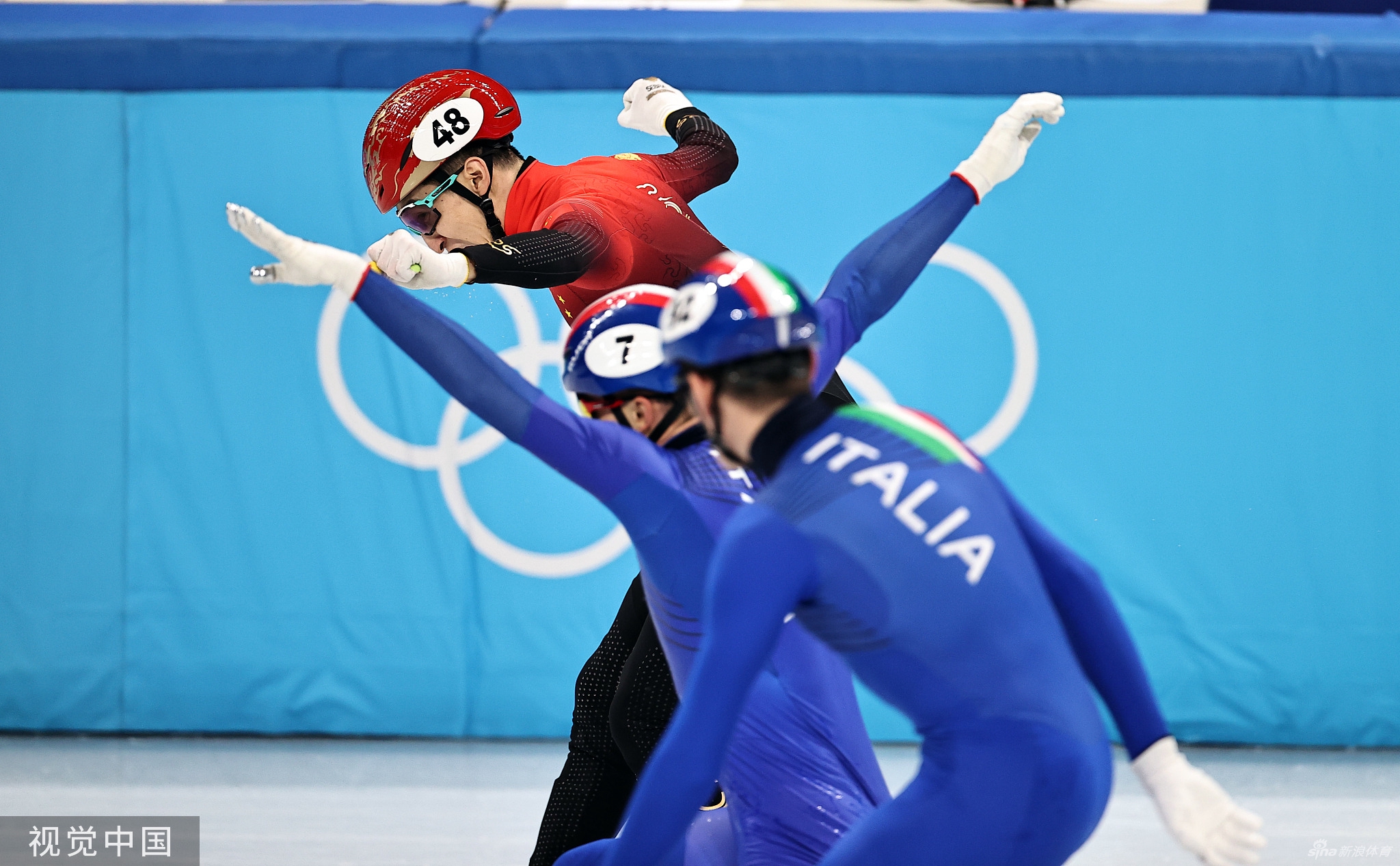 中国代表团北京冬奥会首金！混接团体中国夺冠