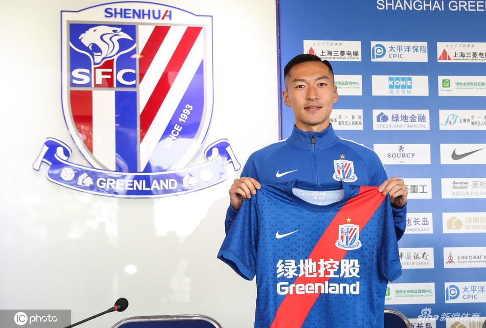 上海申花新援见面会举行 12号吴曦引领众人亮相