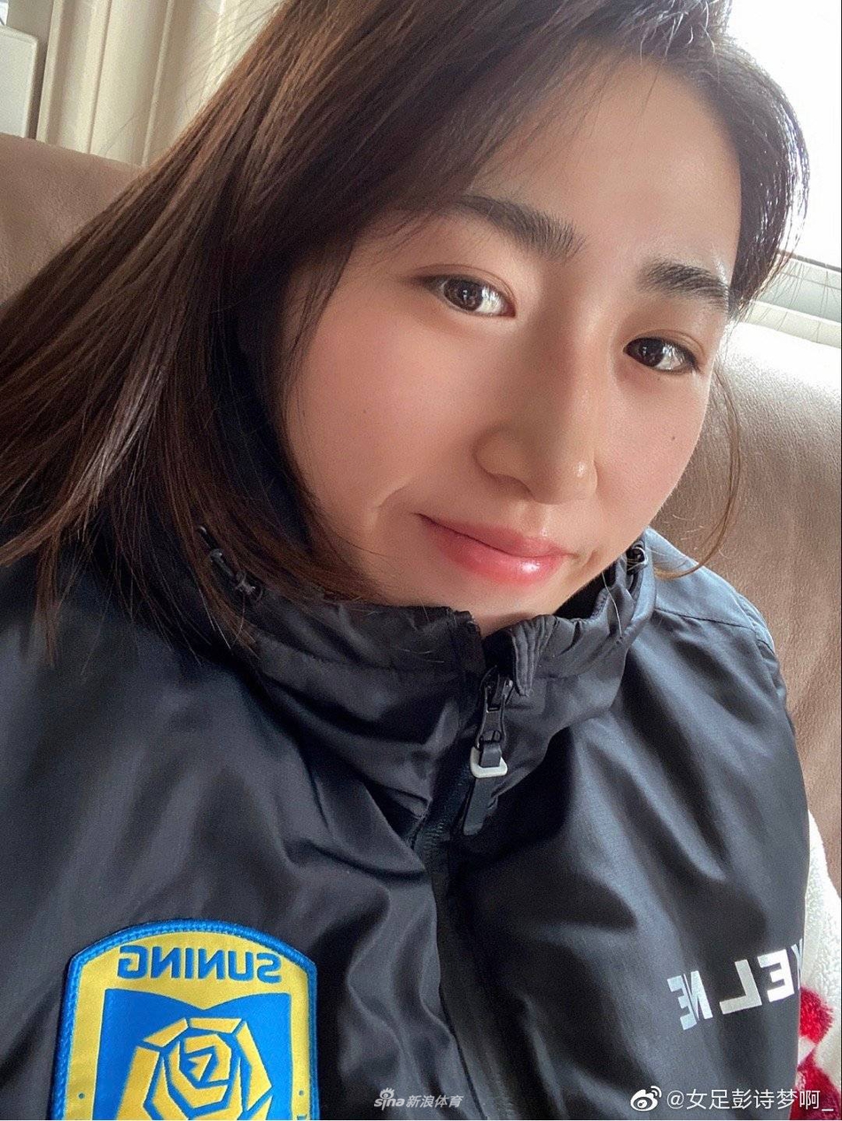 女足门神彭诗梦晒春游合影 感叹:那些日子