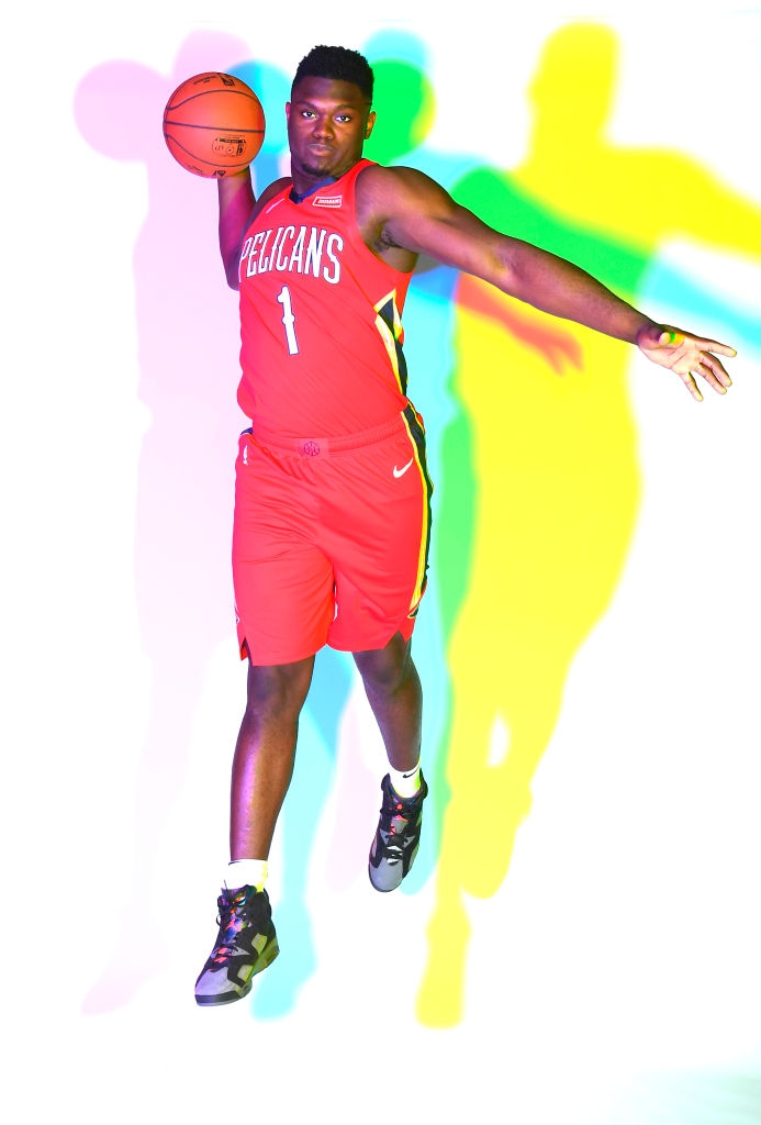 状元秀锡安引领2019新秀拍球衣写真