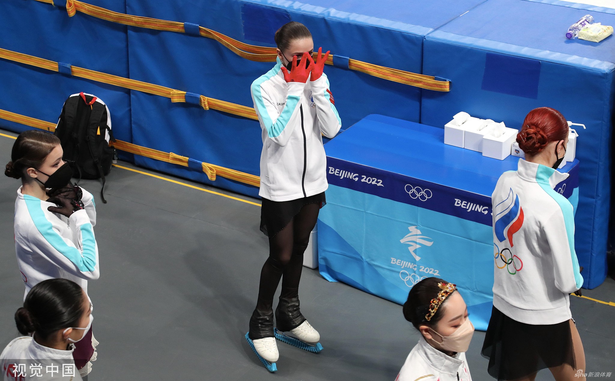 莎莎摘银伤心哭花妆：我恨花滑！就我没有金牌！