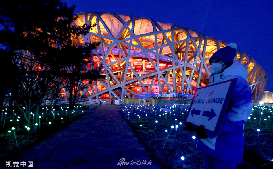 冬奥会闭幕式鸟巢场外烟花璀璨