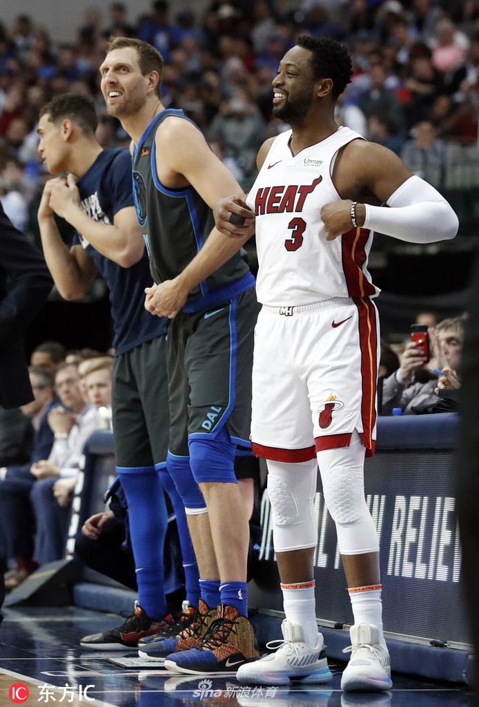 NBA赛场最后一面！韦德德克场下笑嘻嘻 场上飙球技