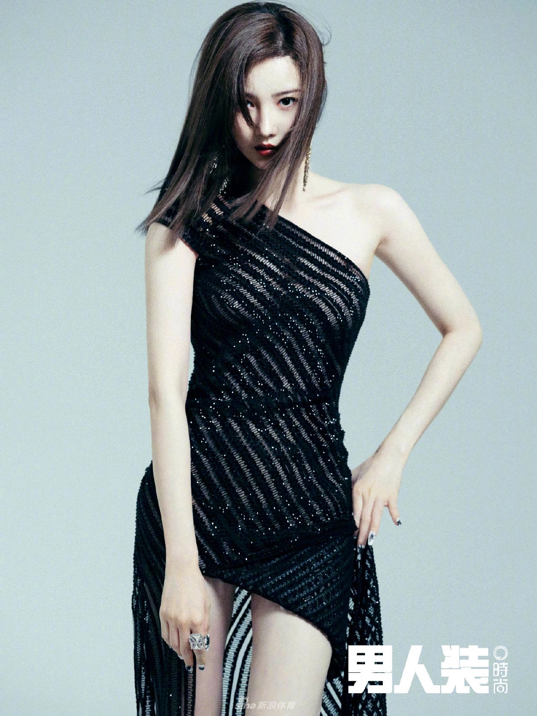 超新星运动会双冠军陈小纭拍男人装写真