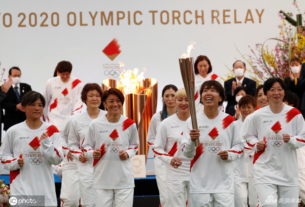 石原里美点燃火炬台日本女足首棒