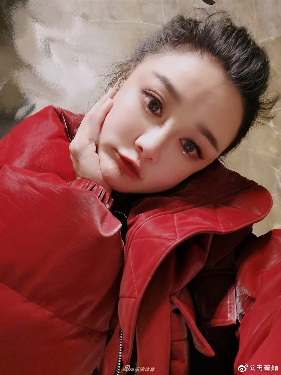 拳王邹市明美妻冉莹颖微博晒照