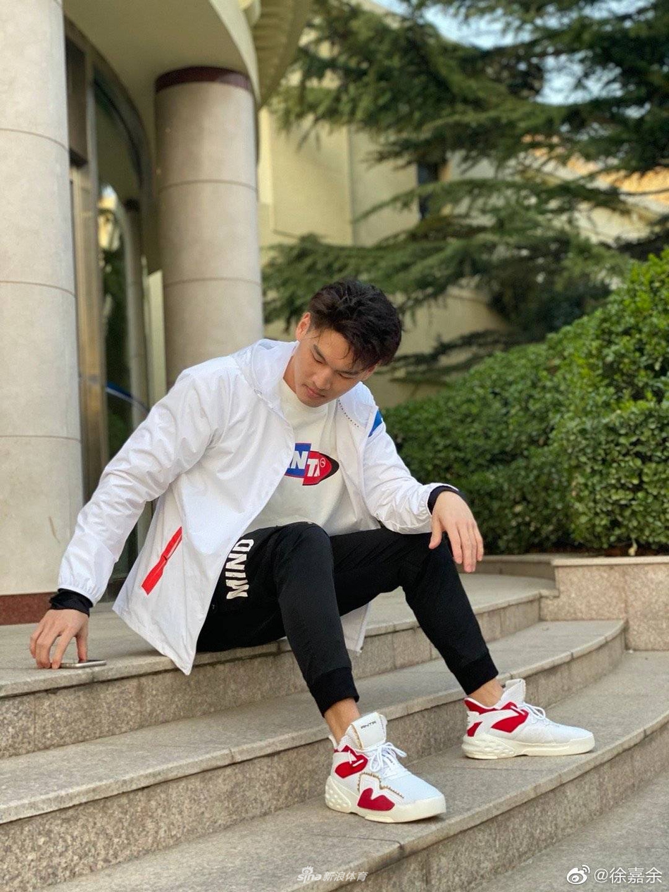 徐嘉余剃胡子 网友称甲鱼叔变甲鱼哥