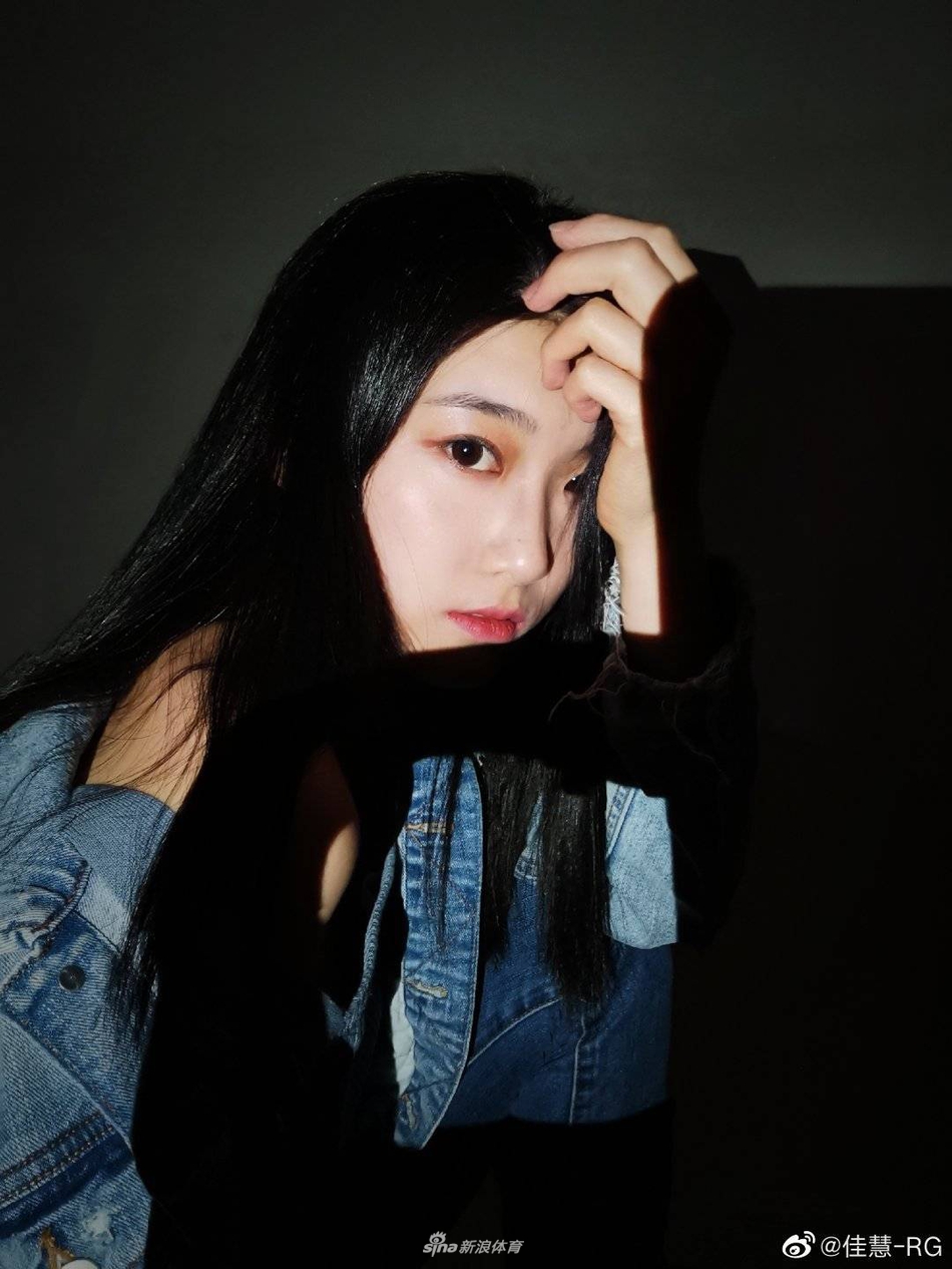 艺术体操女神刘佳慧哪吒头俏皮可爱